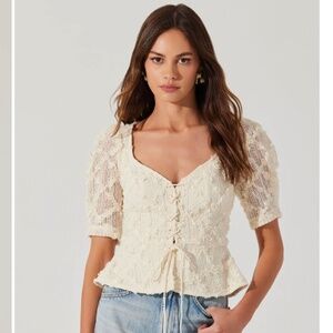 NWT ASTR the Label Cherian Floral Appliqué Lace Top Blouse Cream Size Medium (M)